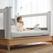 Bariera protectie pat copii culisanta, cu inaltime reglabila Cover 160 cm, gri LVTK5903796014518