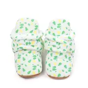 Cizmulite albe cu imprimeu verde si galben chbmb4195-2-ci2