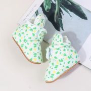 Cizmulite albe cu imprimeu verde si galben chbmb4195-2-ci2