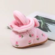 Cizmulite pentru bebelusi, roz, cu broderie florala si interior captusit moale mbbmb4197-1-ci3