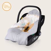 Paturica de infasat, Lionelo, Pentru scoica auto, carucior si landou, Cu multiple utilizari, Cu inchidere arici velcro, Dimensiune 90x90 cm, Din bumbac, TOG 2.5, 12-18 luni, Albastru BYNLO-TRAVEL_SWADDLE_BLANKET_GREY_BALLOON