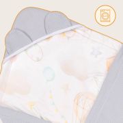 Paturica de infasat, Lionelo, Pentru scoica auto, carucior si landou, Cu multiple utilizari, Cu inchidere arici velcro, Dimensiune 90x90 cm, Din bumbac, TOG 2.5, 12-18 luni, Albastru BYNLO-TRAVEL_SWADDLE_BLANKET_GREY_BALLOON