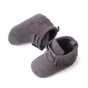 Cizmulite pentru bebelusi, gri, cu franjuri chbh2316-1-p29