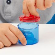 Set de 18 cutiute colorate cu capac, translucide, pentru activitati senzoriale tik73105