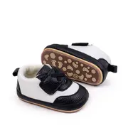 Pantofiori bebelusi alb si negru, cu talpa antiderapanta si design elegant chbnb4219-2-va7