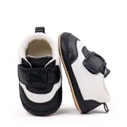 Pantofiori bebelusi alb si negru, cu talpa antiderapanta si design elegant chbnb4219-2-va7