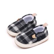 Pantofiori bebelusi carouri alb-negru, cu detaliu ursulet chbbw4208-2-va7
