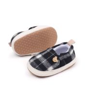 Pantofiori bebelusi carouri alb-negru, cu detaliu ursulet chbbw4208-2-va7