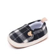 Pantofiori bebelusi carouri alb-negru, cu detaliu ursulet chbbw4208-2-va7