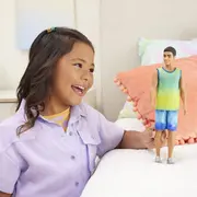 BARBIE PAPUSA BAIAT FASHIONISTAS BRUNET CU MAIOU OMBRE SI PANTALONI SCURTI DE BLUGI VIVMTDWK44_HYV00