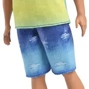 BARBIE PAPUSA BAIAT FASHIONISTAS BRUNET CU MAIOU OMBRE SI PANTALONI SCURTI DE BLUGI VIVMTDWK44_HYV00