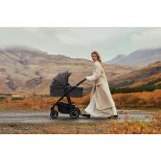Carucior 2 in 1, Lionelo, Amber Plus, Cadru aluminiu, Cu landou intarit si salteluta moale, Reversibil, Maner ajustabil, Cu accesorii, Cu ventilatie panoramica 3D, Pana la 22 kg, EN1888-1, EN1888-2, EN1466, Bej BYNLO-AMBER_PLUS_2IN1_BEIGE_SAND