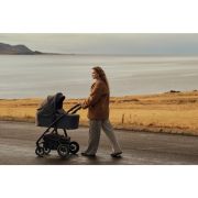 Carucior 2 in 1, Lionelo, Amber Plus, Cadru aluminiu, Cu landou intarit si salteluta moale, Reversibil, Maner ajustabil, Cu accesorii, Cu ventilatie panoramica 3D, Pana la 22 kg, EN1888-1, EN1888-2, EN1466, Bej BYNLO-AMBER_PLUS_2IN1_BEIGE_SAND
