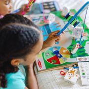 Set de joaca cu activitati spioneaza, gaseste si salveaza paw patrol™, patrula catelusilor - okemd33327