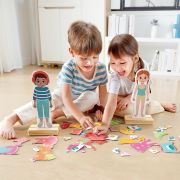 Puzzle magnetic de imbracare (68 piese)