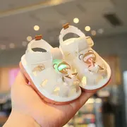 Sandalute ivoire cu piuitoare - ursulet cu led mb2025su09-2-sa46