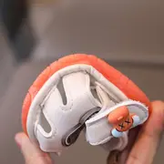 Sandalute ivoire cu piuitoare - ursulet lc md2025su08-3-s1