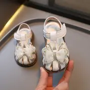 Sandale albe pentru fetite cu fluturas cu strasuri mb2025su50-1-de10