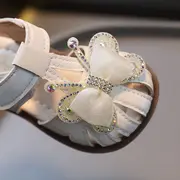 Sandale albe pentru fetite cu fluturas cu strasuri mb2025su50-1-de10