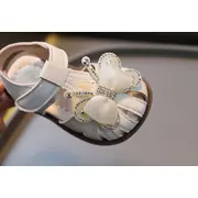 Sandale albe pentru fetite cu fluturas cu strasuri mb2025su50-1-de10