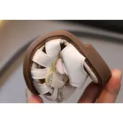 Sandale albe pentru fetite cu fluturas cu strasuri mb2025su50-1-de10