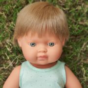 Papusa educativa 38 cm baiat caucazian blond inchis - okeml31259