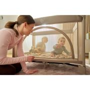Patut pliant, Lionelo, Laura, 102 x 74 cm, Cu doua nivele, Functie de tarc, Cu roti, Include salteluta si geanta de transport, Pereti din plasa, Deschidere laterala, Pana la 15 kg, 0 luni +, Negru BYNLO-LAURA_BLACK_CARBON