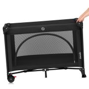 Patut pliant, Lionelo, Laura, 102 x 74 cm, Cu doua nivele, Functie de tarc, Cu roti, Include salteluta si geanta de transport, Pereti din plasa, Deschidere laterala, Pana la 15 kg, 0 luni +, Negru BYNLO-LAURA_BLACK_CARBON