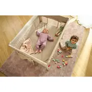 Patut pliant, Lionelo, Laura, 102 x 74 cm, Cu doua nivele, Functie de tarc, Cu roti, Include salteluta si geanta de transport, Pereti din plasa, Deschidere laterala, Pana la 15 kg, 0 luni +, Roz BYNLO-LAURA_PINK_NUDE