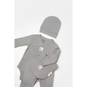 Set 4 piese:body, pantaloni, baveta si caciulita Bamboo, gri, BabyCosy, 50% bumbac+50%bambus (Marime: 3-6 Luni) JEMBC-CSYB9011-3