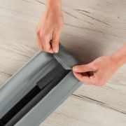 Protectie impotriva prinderii degetelor sub usa, opreste curentii de aer si izoleaza fonic, husa lavabila, 0-24 luni, gri, Reer 70121