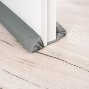 Protectie impotriva prinderii degetelor sub usa, opreste curentii de aer si izoleaza fonic, husa lavabila, 0-24 luni, gri, Reer 70121