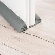 Protectie impotriva prinderii degetelor sub usa, opreste curentii de aer si izoleaza fonic, husa lavabila, 0-24 luni, gri, Reer 70121