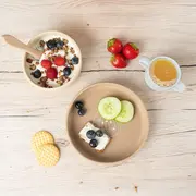 Set 4 piese vesela din silicon pentru mancarea copiilor (farfurie, castron, canuta, lingurita), fara BPA, lavabile in masina de spalat vase, de la 6 luni, bej, Reer 25100