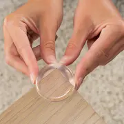 Set 4 protectii universale pentru colturi, din plastic transparent, cu banda adeziva, rezistente la muscaturi, fara PVC, Reer 82049