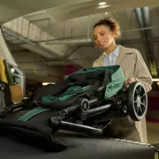 Carucior sport, Lionelo, Mira, Maner reglabil in 5 pozitii, Spatar si suport de picioare reglabile, Plasa de tantari si suport biberon incluse, Pana la 22 kg, 6 luni+, Conform cu EN1888-1, EN1888-2, Testare SGS, Bej BYNLO-MIRA_BEIGE_SAND