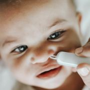 Dispozitiv de curatare, Fridababy, Multifunctional, Cu 4 capete, Pentru unghii, mucoasa nazala, urechi si alte parti ale corpului, Reutilizabil, 0 luni+ BYNFRI13