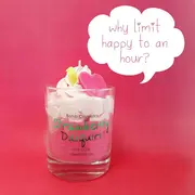 Lumanare parfumata 160g Strawberry Daiquiri Piped Candle, Bomb Cosmetics