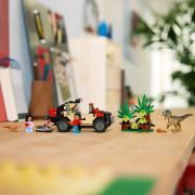 LEGO JURASSIC WORLD RENASTEREA EVADARE OFF-ROAD DIN CALEA UNUI VELOCIRAPTOR 76972 VIVLEGO76972