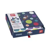 Set cu autocolante Apli Kids - Zbor pe luna, 8 foi de completat, 7 foi cu autocolante reutilizabile, 19x17x4cm