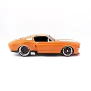MAISTO MASINUTA CU TELECOMANDA 2.4GHz FORD MUSTANG GT 1967 SCARA 1 LA 24 VIVMST81520