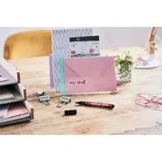 Marker permanent Edding 370, corp plastic, varf rotund, 1 mm, rosu BPTCED3702