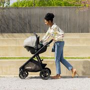 Graco - carucior pentru copii multifunctional 3 in 1 near2me dlx ash (carucior near2me dlx + landou near2me dlx + scoica snuglite) bbbgt1910aaash000