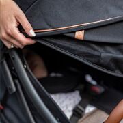 Carucior sport, Lionelo, Julie One, De la nastere, Greutate redusa, Cu accesorii, Cadru din aluminiu, 0-22 kg, Pliere compacta pentru avion, Conform cu standardele europene de securitate EN1888-1 si EN1888-2, Gri BYNLO-JULIE_ONE_STONE_GREY