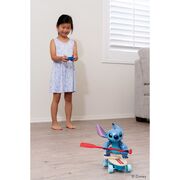Masina Jada Toys Surfer Stitch 25 cm cu telecomanda HUBS9336064314R00