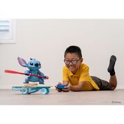 Masina Jada Toys Surfer Stitch 25 cm cu telecomanda HUBS9336064314R00