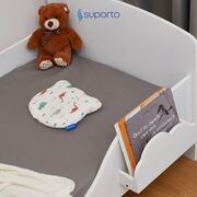 Perna Bebelus Suporto Ursulet, 0-12 luni, Impotriva Plagiocefaliei, pentru Formarea Capului la Nou Nascuti, Ortopedica si Hipoalergenica din Spuma cu Memorie, Husa Bumbac 100%, Alba, Model cu Dinozauri SPTPBE2DINO