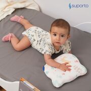 Perna Bebelus Suporto Ursulet, 0-12 luni, Impotriva Plagiocefaliei, pentru Formarea Capului la Nou Nascuti, Ortopedica si Hipoalergenica din Spuma cu Memorie, Husa Bumbac 100%, Alba, Model cu Iepurasi SPTPBE2ALB