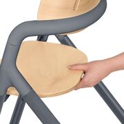 Scaun de masa multifunctional Celia, Lionelo, Din lemn de fag, 6 luni- adult, Reglabil pe inaltime, Spatar lat, Sezut ergonomic, Tavita silicon, Suport de picioare reglabil, Greutate maxima 90 Kg, Gri BYNLO-CELIA_GREY_WOOD