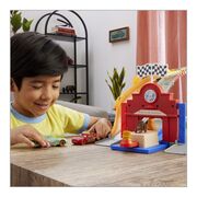 CARS RACE AND RESCUE SET DE JOACA CURCUIT DE SALVARE SI 3 MASINUTE METALICE VIVMTJFL57